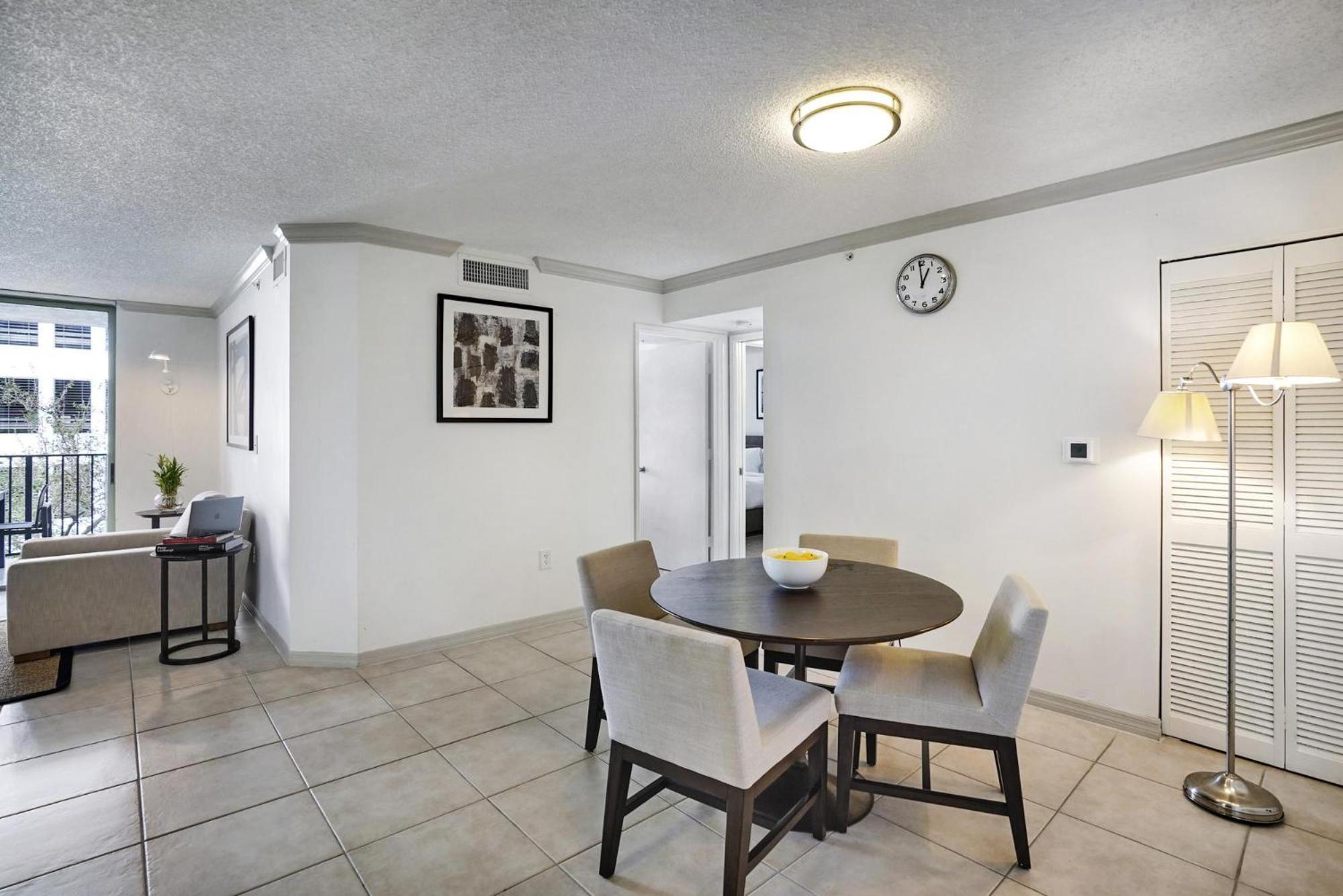 Dharma Home Suites Coral Gables At Gables Grand Plaza Miami Room photo