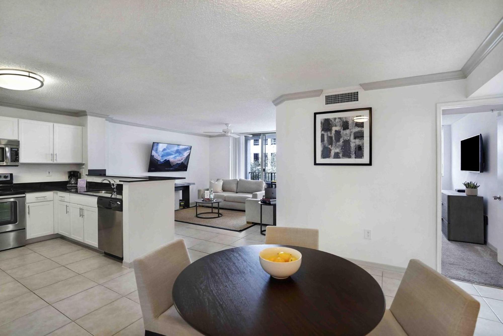 Dharma Home Suites Coral Gables At Gables Grand Plaza Miami Room photo