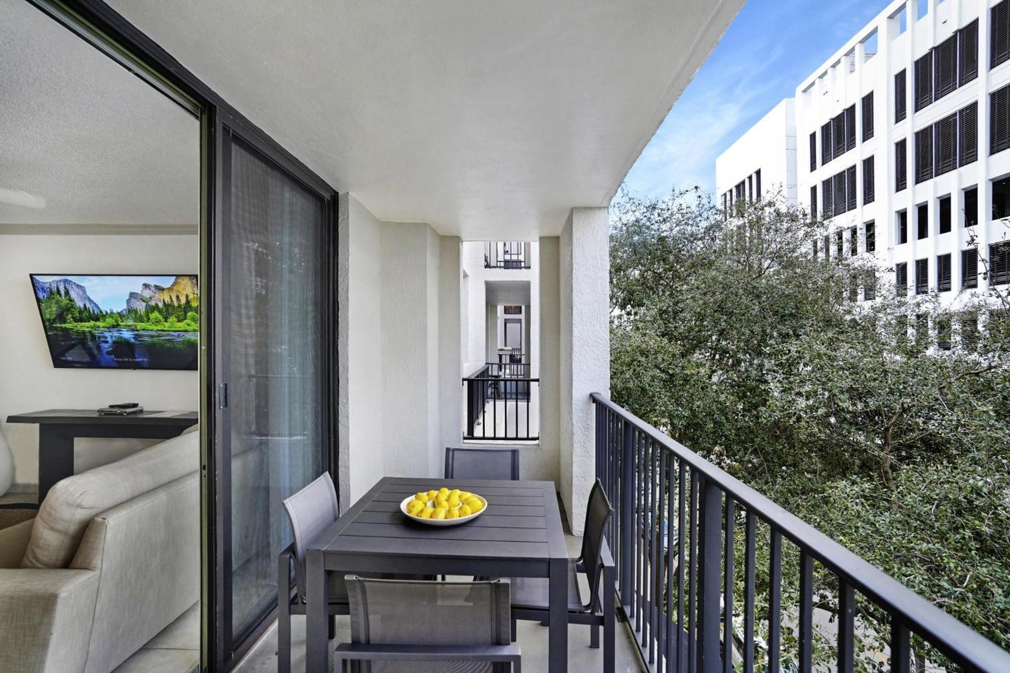 Dharma Home Suites Coral Gables At Gables Grand Plaza Miami Room photo