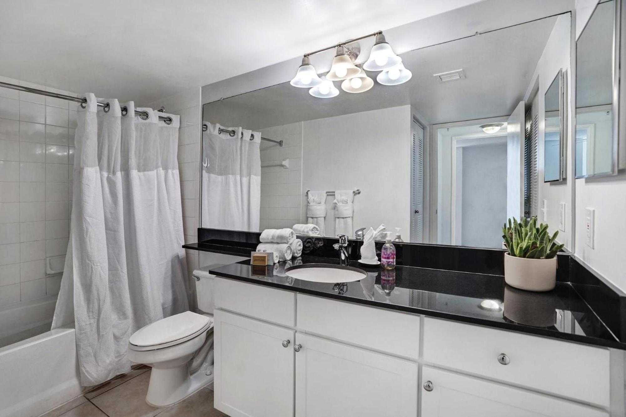 Dharma Home Suites Coral Gables At Gables Grand Plaza Miami Room photo