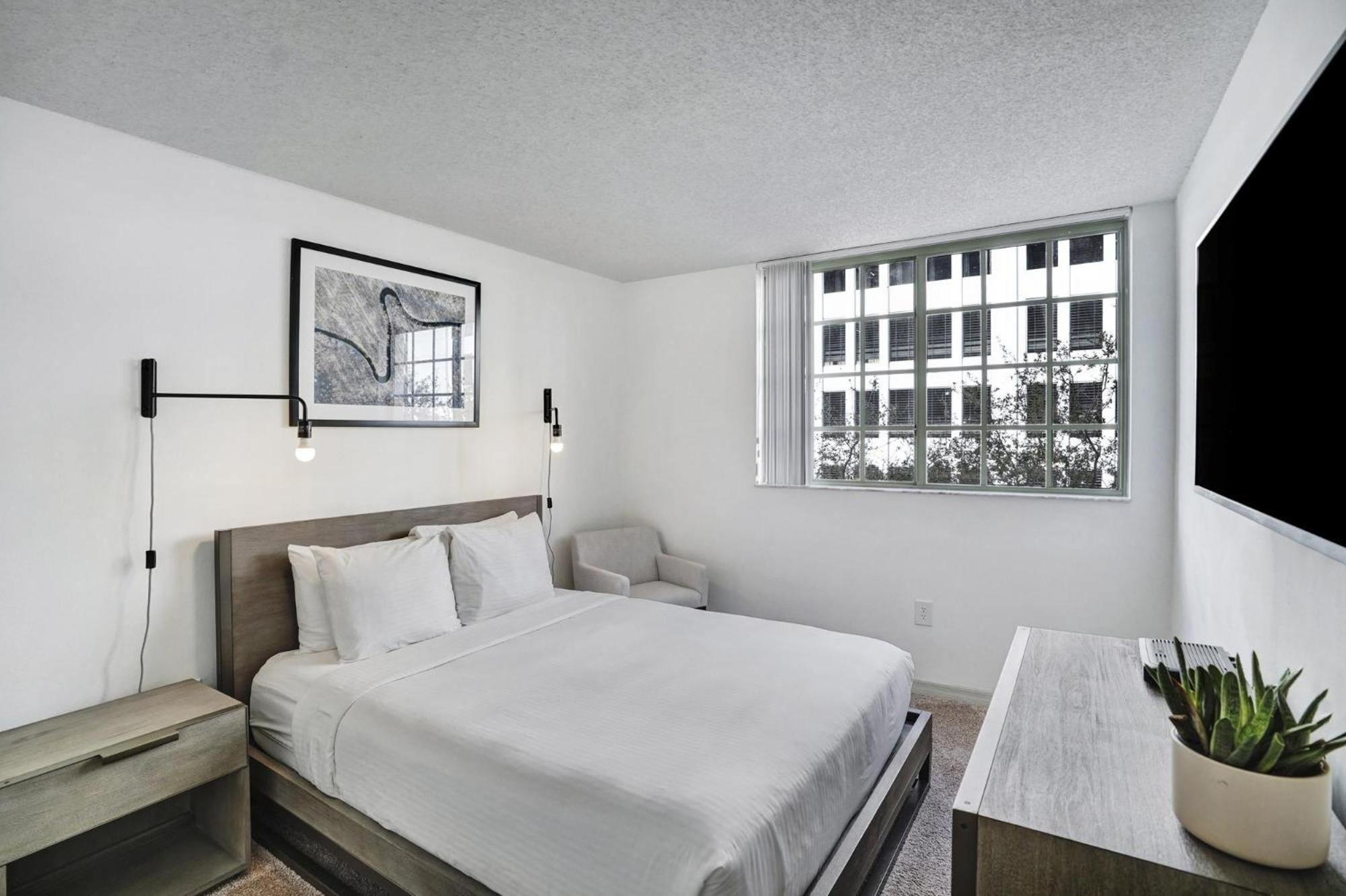 Dharma Home Suites Coral Gables At Gables Grand Plaza Miami Room photo